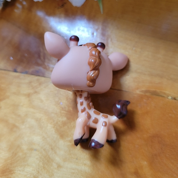 Littlest Pet Shop LPS #1610 Giraffe Cream Brown Blue Eyes 2007 - Picture 9 of 11